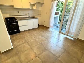 Excelente dúplex 3 ambientes con jardín y parrilla a la venta - Ituzaingó Norte