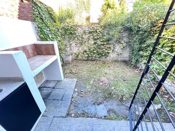 Excelente dúplex 3 ambientes con jardín y parrilla a la venta - Ituzaingó Norte