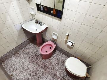 VENTA CASA CON LOCAL 200 M2 VALENTIN ALSINA