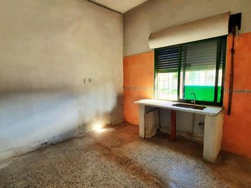 VENTA CASA CON LOCAL 200 M2 VALENTIN ALSINA