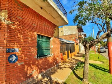VENTA CASA CON LOCAL 200 M2 VALENTIN ALSINA