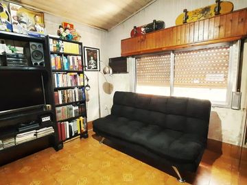 VENTA CASA CON LOCAL 200 M2 VALENTIN ALSINA