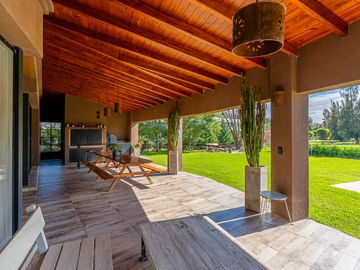 Venta casa de 4 dormitorio en el Country Rosario Golf.