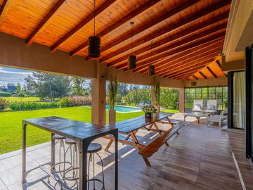 Venta casa de 4 dormitorio en el Country Rosario Golf.