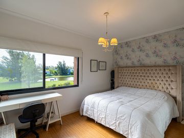 Venta casa de 4 dormitorio en el Country Rosario Golf.