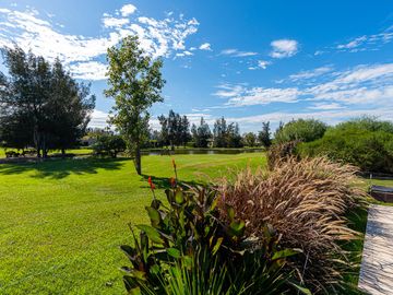 Venta casa de 4 dormitorio en el Country Rosario Golf.