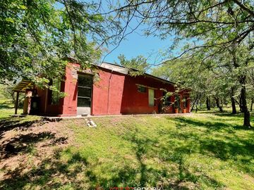 Corral de Barrancas - Casa en VENTA -  1 HECTAREA PARQUIZADA con Pileta
