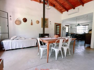 Corral de Barrancas - Casa en VENTA -  1 HECTAREA PARQUIZADA con Pileta