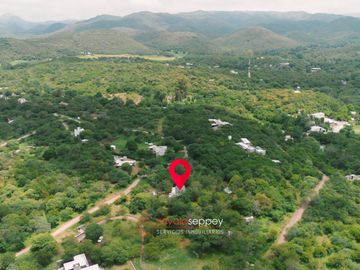 Corral de Barrancas - Casa en VENTA -  1 HECTAREA PARQUIZADA con Pileta