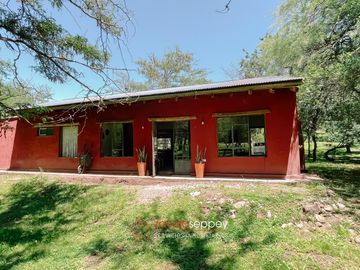 Corral de Barrancas - Casa en VENTA -  1 HECTAREA PARQUIZADA con Pileta