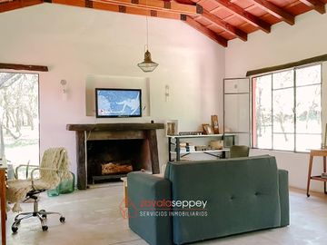 Corral de Barrancas - Casa en VENTA -  1 HECTAREA PARQUIZADA con Pileta