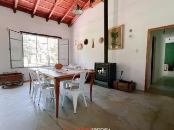 Corral de Barrancas - Casa en VENTA -  1 HECTAREA PARQUIZADA con Pileta