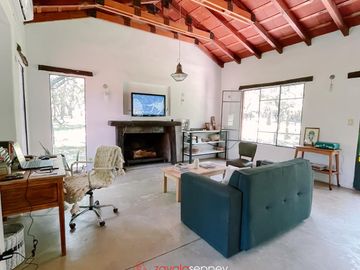 Corral de Barrancas - Casa en VENTA -  1 HECTAREA PARQUIZADA con Pileta