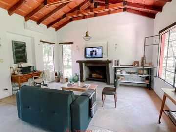 Corral de Barrancas - Casa en VENTA -  1 HECTAREA PARQUIZADA con Pileta