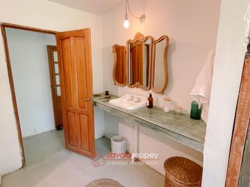 Corral de Barrancas - Casa en VENTA -  1 HECTAREA PARQUIZADA con Pileta