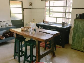 Corral de Barrancas - Casa en VENTA -  1 HECTAREA PARQUIZADA con Pileta