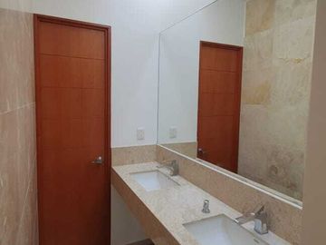 Casa en Venta en Paseos del Bosque, 3 Recámaras, 2.5 Baños, Gran Ubicación !!