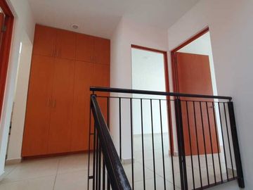 Casa en Venta en Paseos del Bosque, 3 Recámaras, 2.5 Baños, Gran Ubicación !!