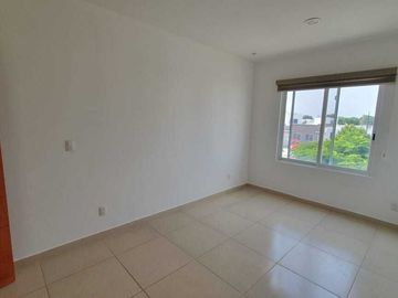 Casa en Venta en Paseos del Bosque, 3 Recámaras, 2.5 Baños, Gran Ubicación !!
