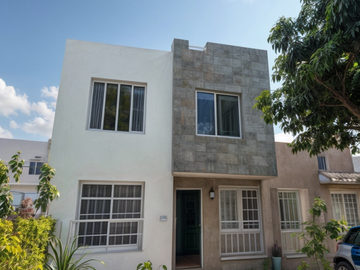 Casa en Venta en Paseos del Bosque, 3 Recámaras, 2.5 Baños, Gran Ubicación !!