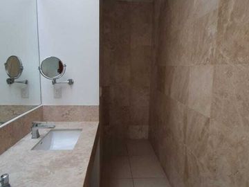 Casa en Venta en Paseos del Bosque, 3 Recámaras, 2.5 Baños, Gran Ubicación !!