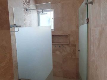 Casa en Venta en Paseos del Bosque, 3 Recámaras, 2.5 Baños, Gran Ubicación !!