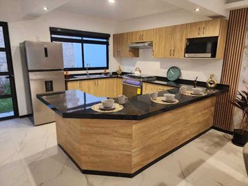 Venta de Hermosa Casa en Cañadas del Arroyo! 3 Recámaras, 2 en PB, 3.5 Baños