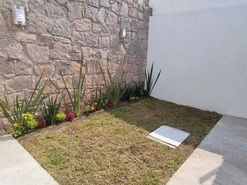Venta de Hermosa Casa en Cañadas del Arroyo! 3 Recámaras, 2 en PB, 3.5 Baños