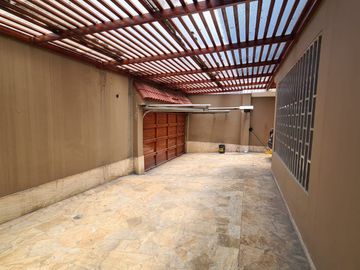 Casa en venta de 28 dormitorios c/ cochera en San Miguel, Lima, Perú