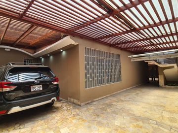 Casa en venta de 28 dormitorios c/ cochera en San Miguel, Lima, Perú