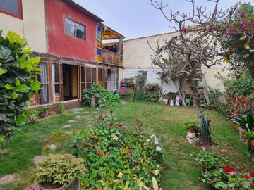 Casa en venta en Lima de 4 dormitorios c/ cochera en Santiago de Surco