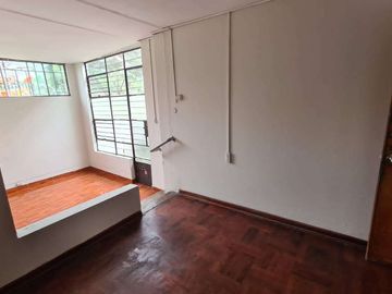 Casa en venta en Lima de 4 dormitorios c/ cochera en Santiago de Surco