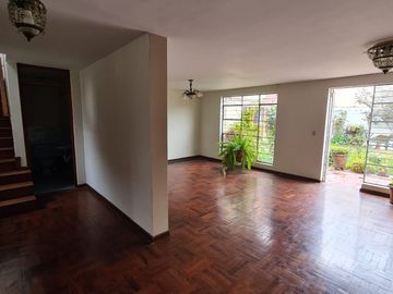 Casa en venta en Lima de 4 dormitorios c/ cochera en Santiago de Surco