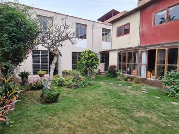 Casa en venta en Lima de 4 dormitorios c/ cochera en Santiago de Surco