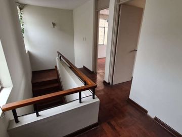 Casa en venta en Lima de 4 dormitorios c/ cochera en Santiago de Surco