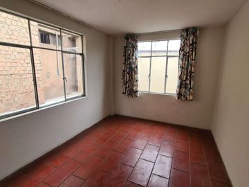 Casa en venta en Lima de 4 dormitorios c/ cochera en Santiago de Surco