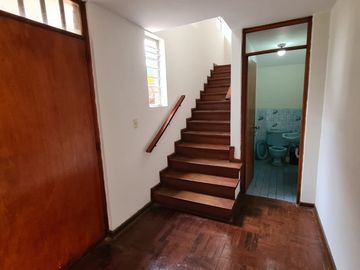 Casa en venta en Lima de 4 dormitorios c/ cochera en Santiago de Surco