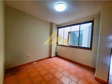 Casa en venta de 5 dormitorios c/ cochera en Comas, Lima, Perú