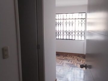 Apartamento en venta de 3 dormitorios c/ cochera en Santiago de Surco,Lima,Perú.