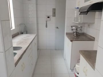 Apartamento en venta de 3 dormitorios c/ cochera en Santiago de Surco,Lima,Perú.