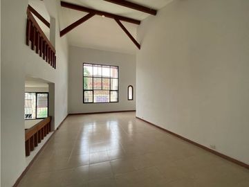 Alquiler de Casa Comercial Sector Pinares Pereira