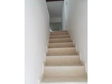 LUXA VENDE CASA 2 PISOS. INDEPENDIENTES. BARRIO EL UVO-SECTOR NORTE