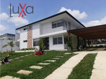 LUXA VENDE O PERMUTA CASA CAMPESTRE PARCELACIÓN CANTACLARO, RIO BLANCO