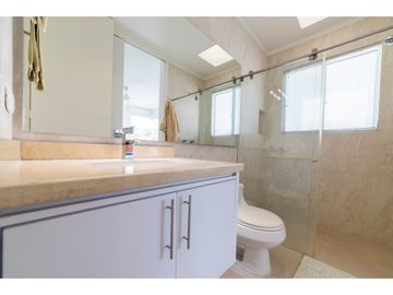 VENTA/PERMUTA LINDA CASA EN EL PEÑON GIRARDOT JA