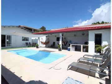 VENTA DE CASA  DE PLAYA EN COSTA ESMERALDA