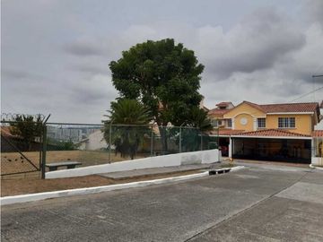 VENDO  CASA DE 4 NIVELES EN TUMBA MUERTO LIMAJO
