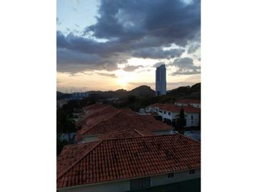 VENDO  CASA DE 4 NIVELES EN TUMBA MUERTO LIMAJO