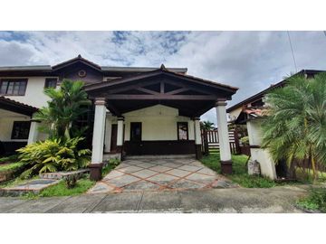 Venta de  casa en Mirador del Lago Las Cumbres