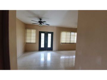 Venta de  casa en Mirador del Lago Las Cumbres