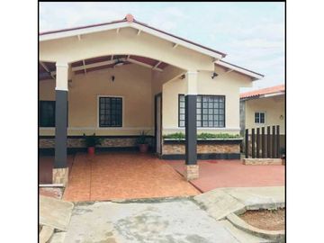 SE VENDE HERMOSA CASA AMPLIA CON GARAGE TECHADO